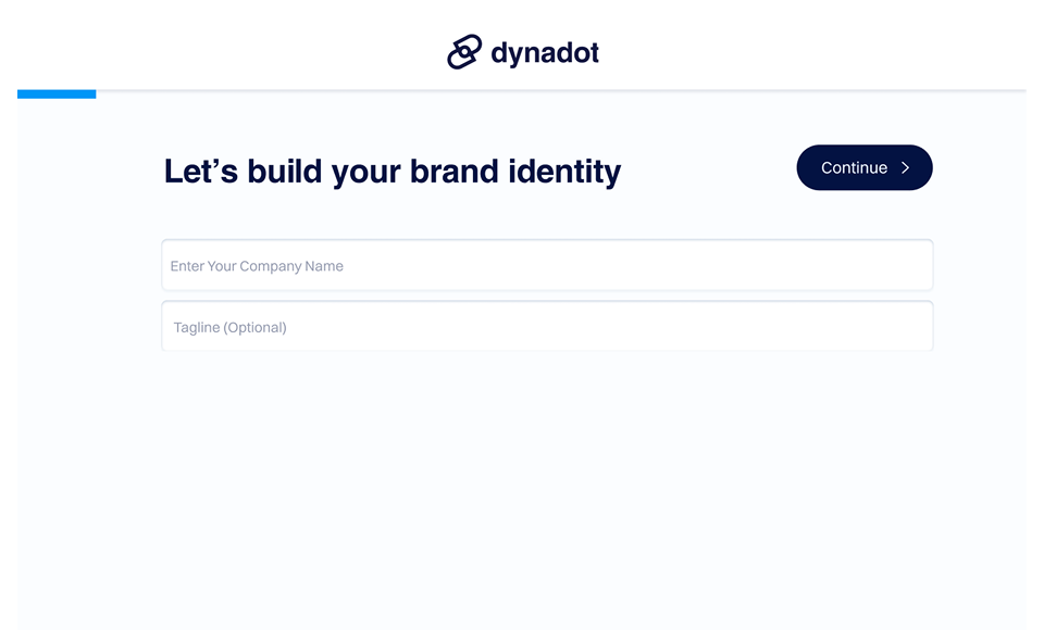Captura de tela da interface do construtor de logotipos Dynadot que solicita aos usuários “Vamos construir sua identidade de marca”, com campos de entrada para nome da empresa e slogan opcional e um botão “Continuar” no topo.